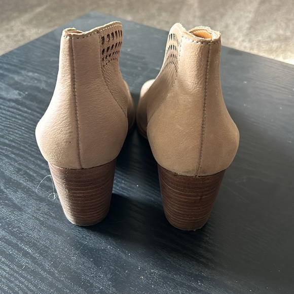 Lucky brand heels - Picture 3 of 7
